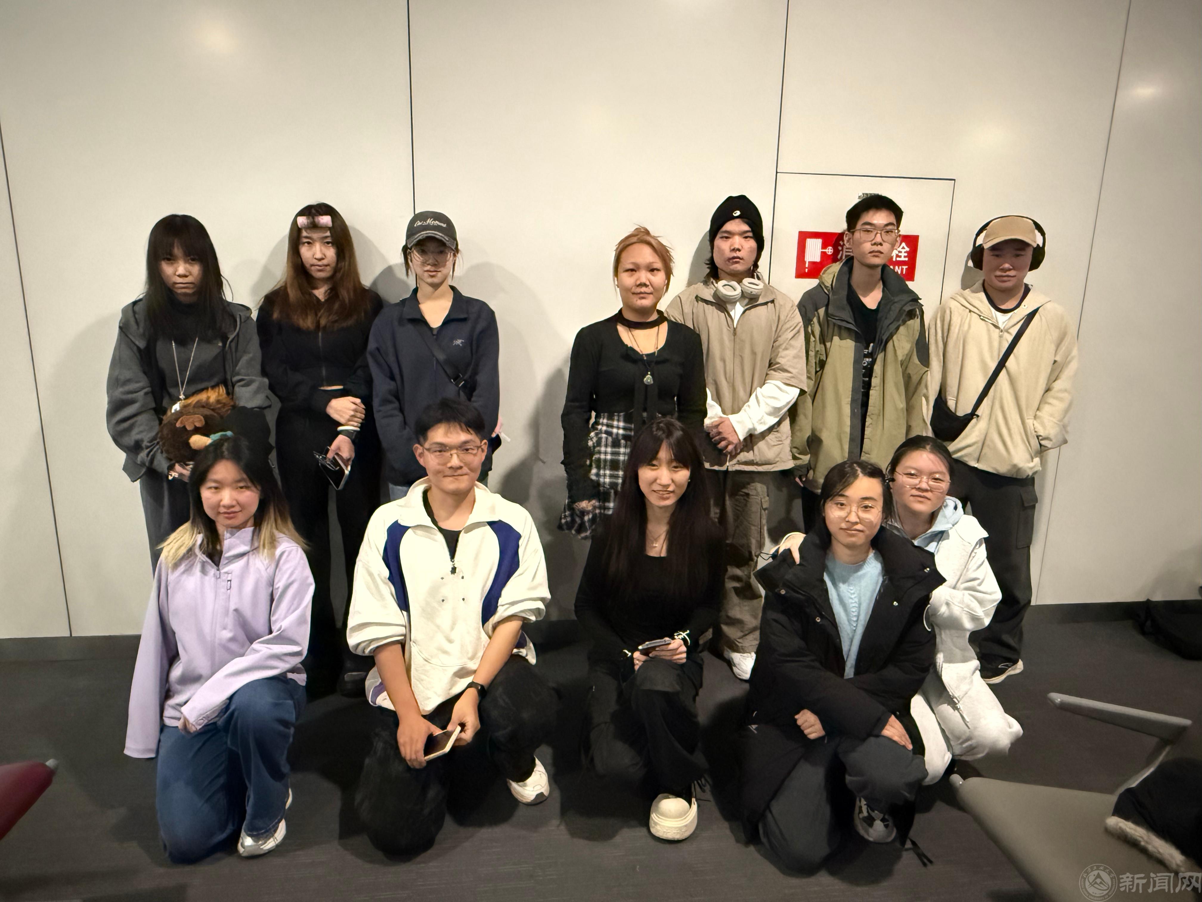 附照片:參加本學期海外學習的學生合影(1).jpg 附照片:參加本學期海外學習的學生合影(1).jpg